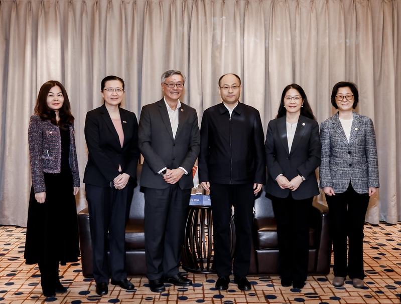 浙江大学校长马琰铭会见新加坡国立大学校长一行